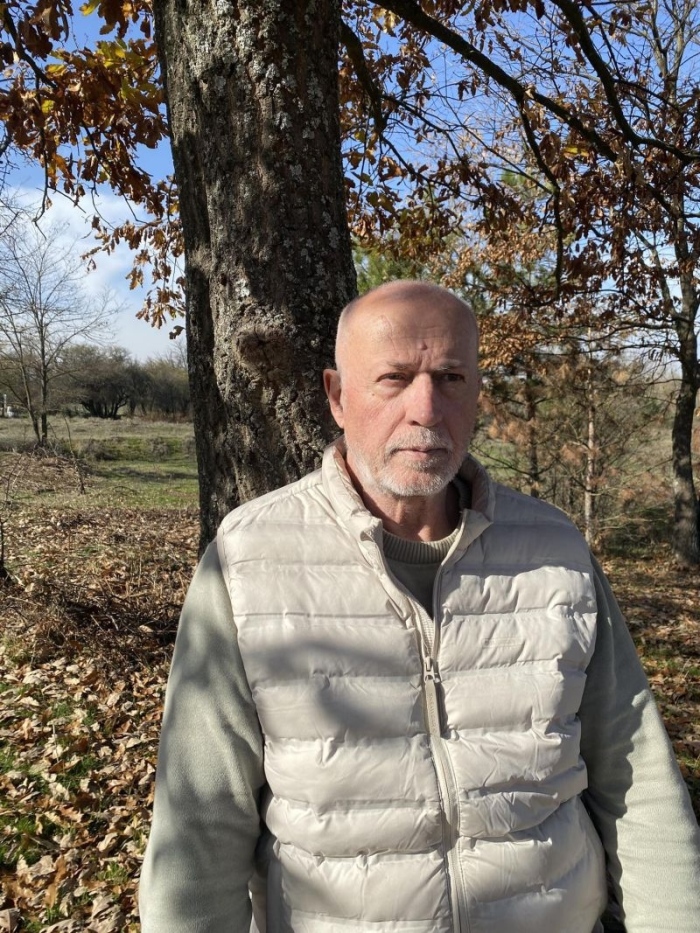 Скандалният режисьор Максим Генчев моли Пеевски за пари за новия си филм: Нарекох те \'\'новият Левски\'\' от лоялност!