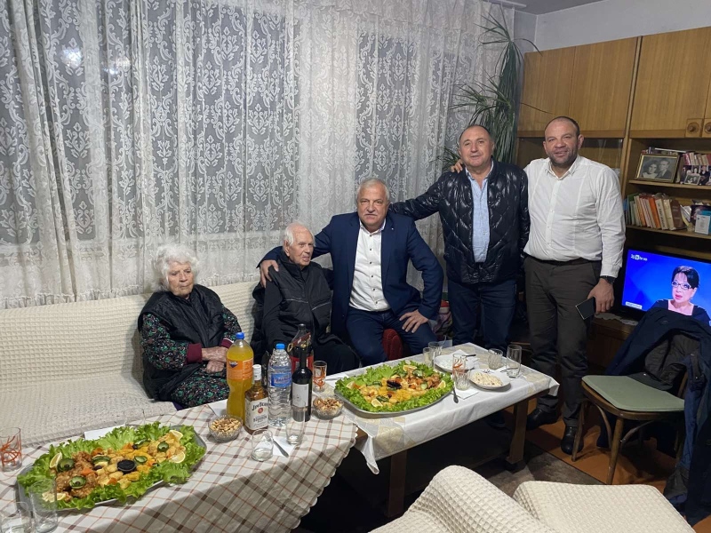 Любов и дълголетие в Гоце Делчев! Основателят на БЗНС Стефан Стефанов навъртя век, със 101-годишната му съпруга празнуват 80 г. брак