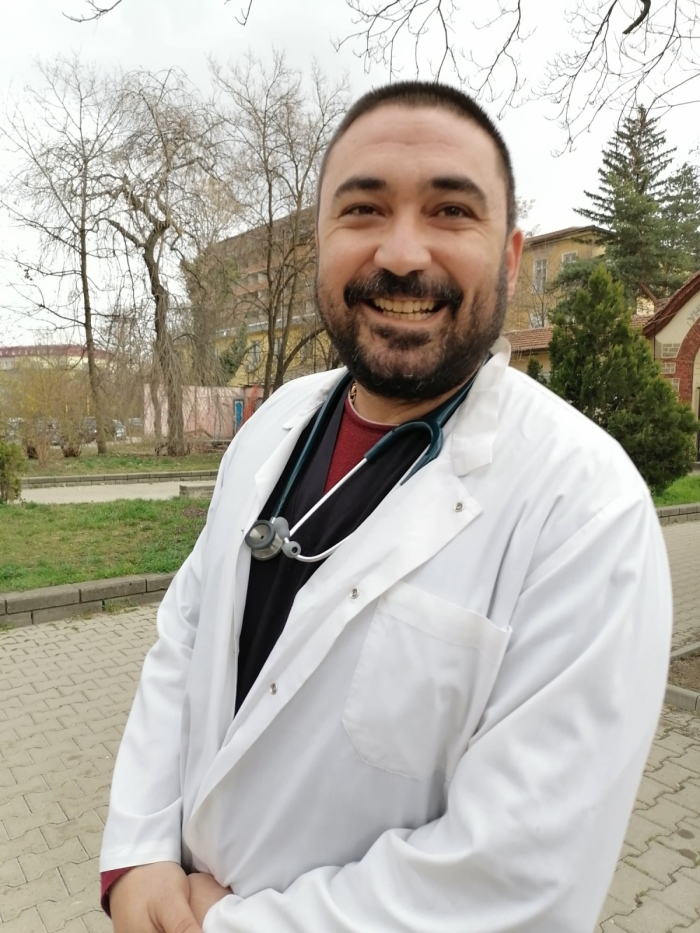  Д-р Адриан Симеонов отново пое детското отделение на пернишката болница