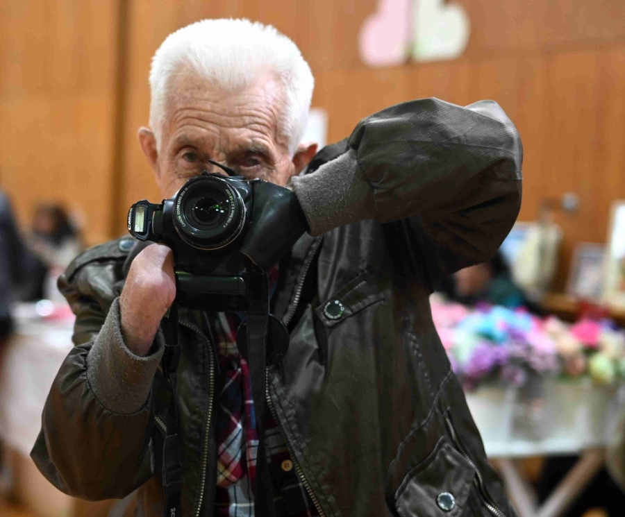 Фотограф без ръце остави Перник без думи