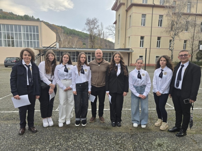 Ученици от ПГОСУ-Дупница впечатлиха с есета на ученическа конференция по философия