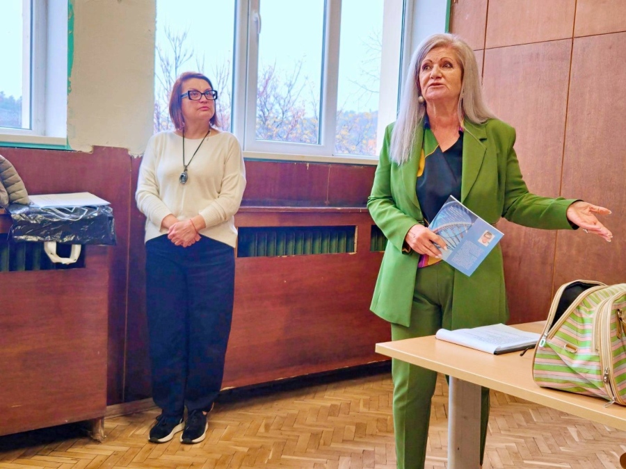 С поезия и мъдри слова Антонина Кирова вдъхнови младите читатели от ПГОСУ в Дупница