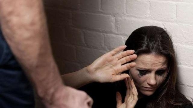 Мъж нападна и преби жена си в Самоков