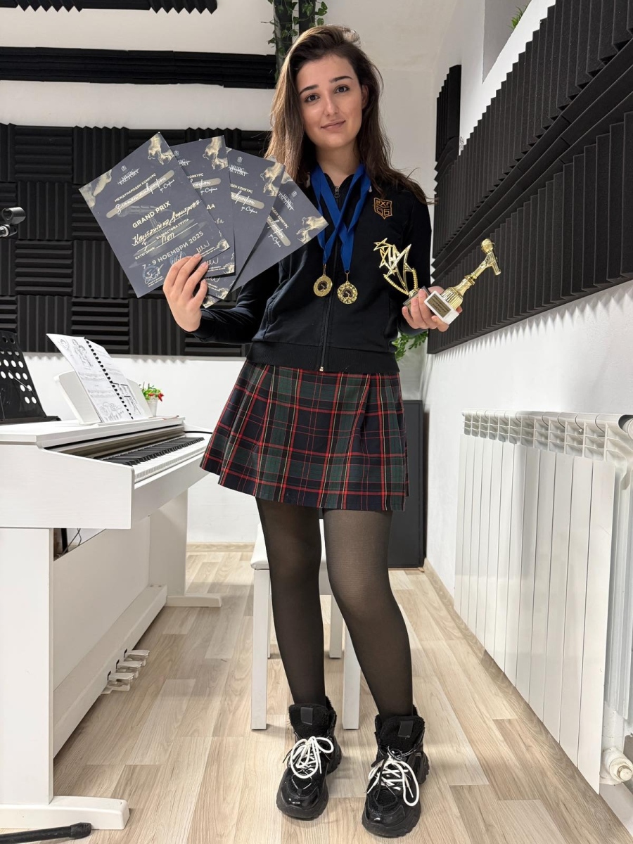 Гордост за Благоевград: Младата певица Константина Димитрова с две първи места и Гран при на „Златен микрофон“