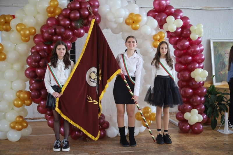 Патронен празник! 47 години знание и духовност в дупнишкото ОУ „Св. Климент Охридски“