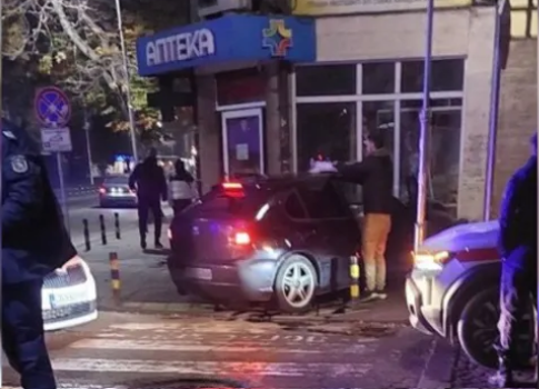 Младеж влетя с автомобила си в аптека