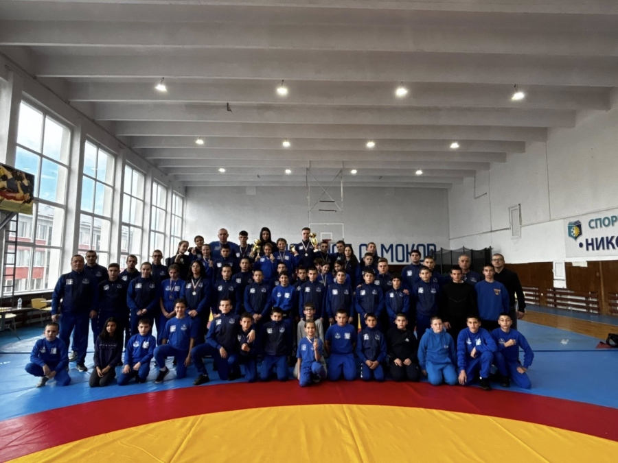 Браво! Борци на „Рилски спортист” спечелиха 4 специални купи и 3 златни медала на „Купа Самоков“