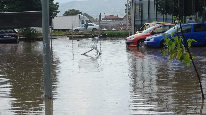 Червен код за порои в петък! Над 80 литра дъжд на квадратен метър над Благоевград
