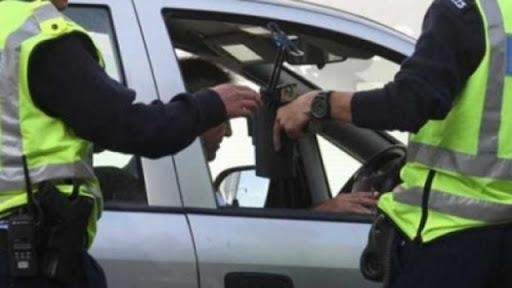 Полицаи свалиха шофьор на амфетамин в Радуил, откриха канабис в дрехите и в дома му