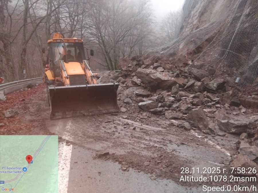 Внимание! Скална маса затруднява движението по пътя за Рилския манастир, няма прелели реки в областта