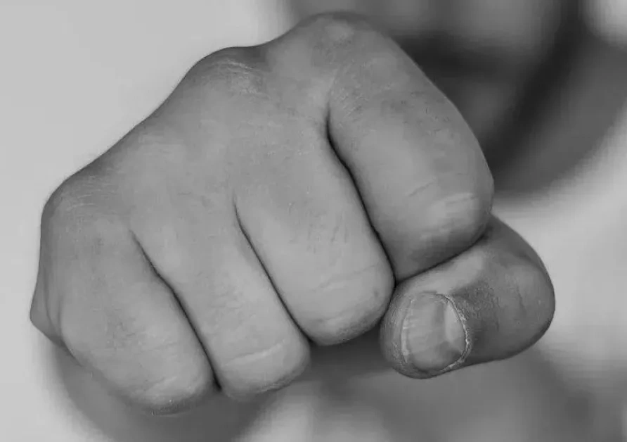 Мъж ритал и удрял с юмруци съпругата си в пернишкото село Дивотино, прокуратурата иска най-тежката мярка    