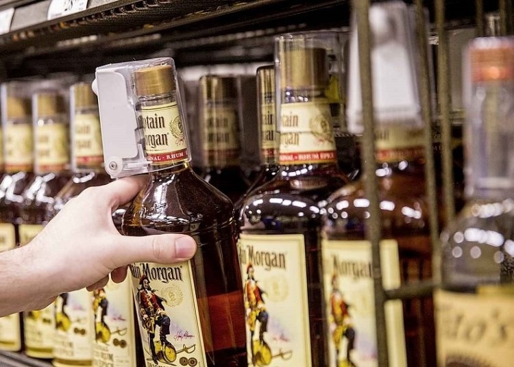 Перничанка е задържана при опит за кражба на алкохол