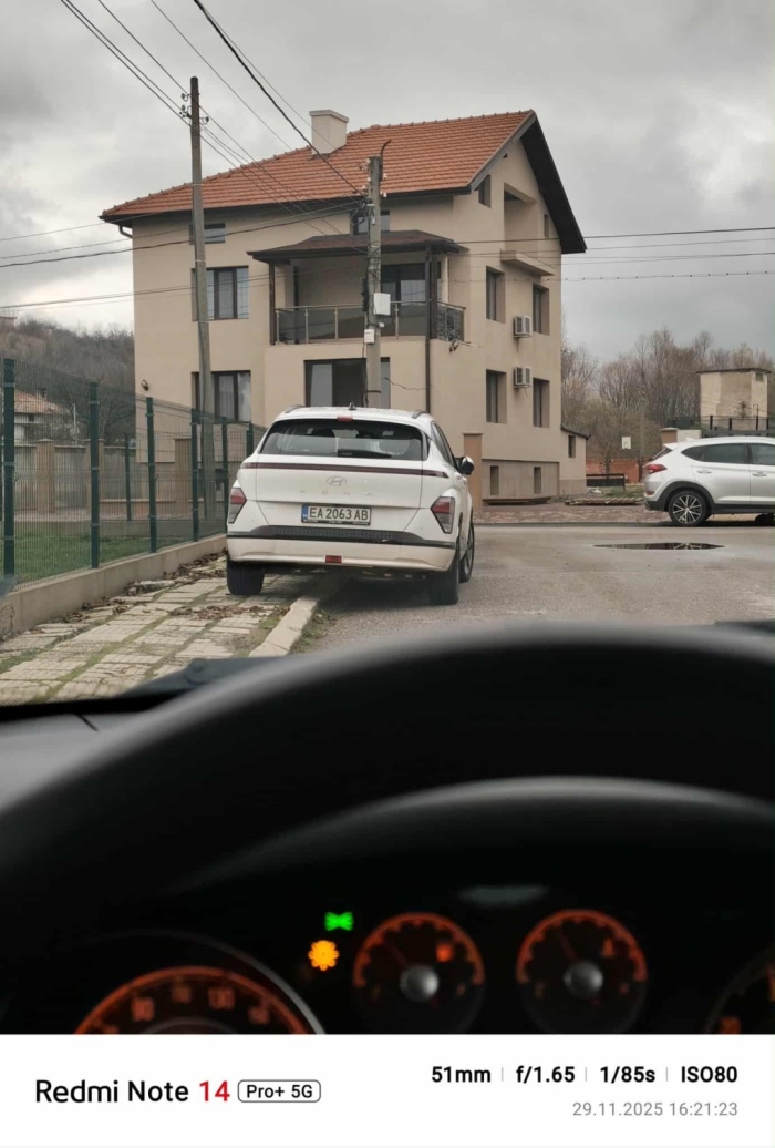 Електромобил за нуждите на Центъра за деца с увреждания в Дупница домувал пред къщата на зам.-кмета Бойко Христов