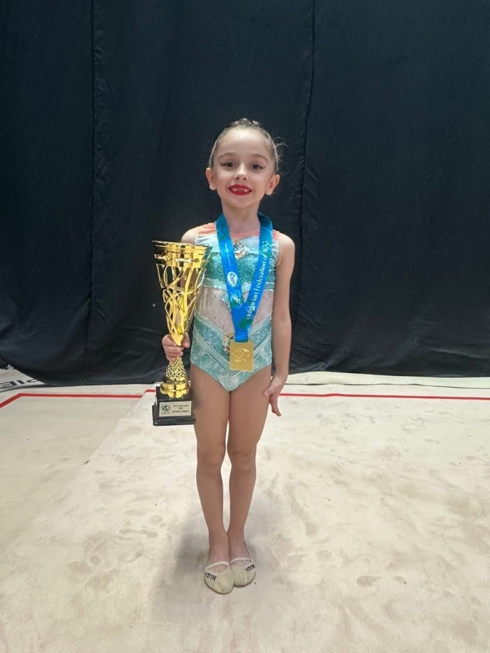 Двойно злато за малката грация Велизара Балабанова от Костенец