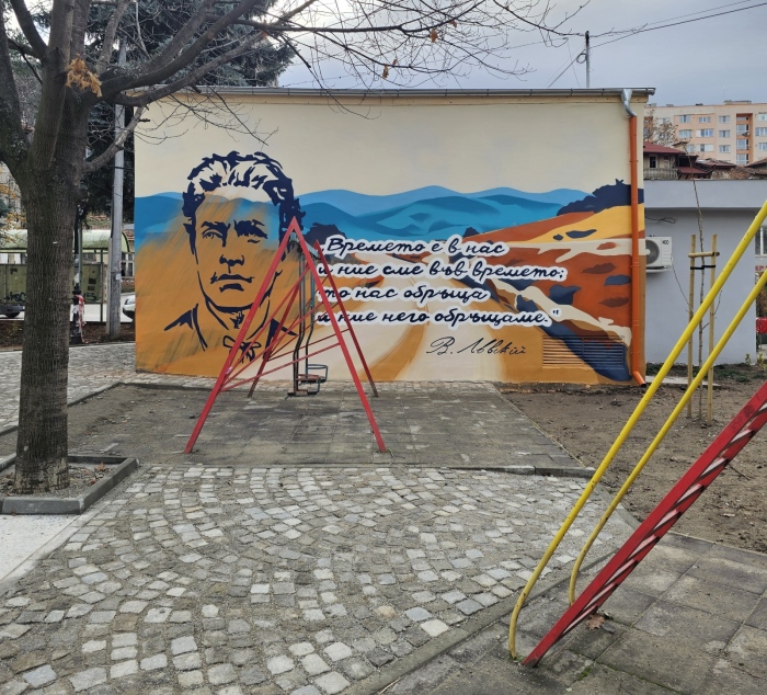 Стена на трафопост в Дупница се превръща в арт произведение с образа на Левски