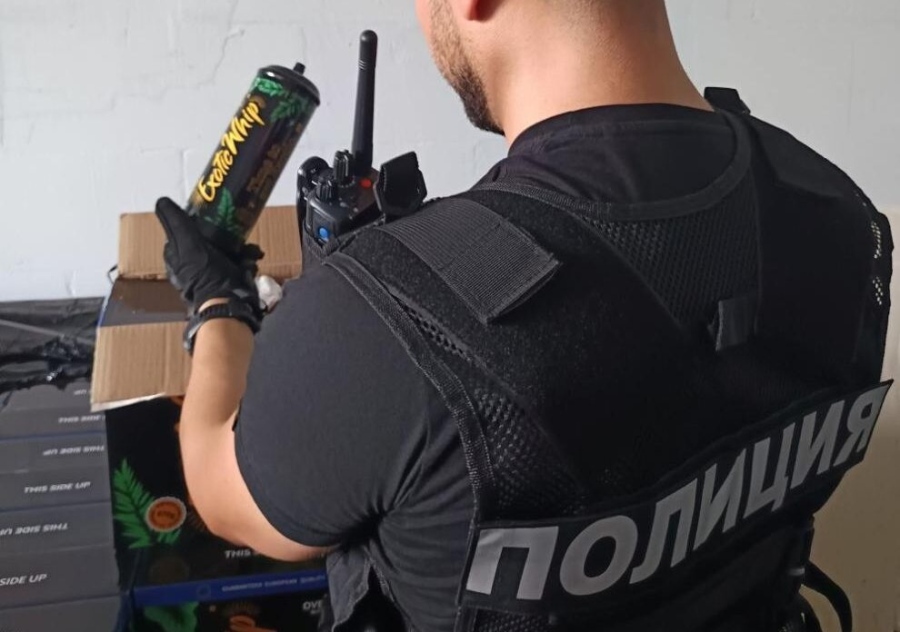 Разследват мъже с райски газ в автомобила и дрогиран зад волана в Пиринско