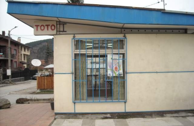 Разбиха вратата на тото пункт Благоевград