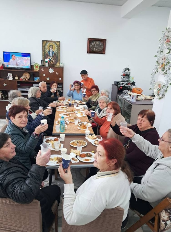 Пенсионери в Бобошево отбелязаха големия християнски празник Св.Варвара, спазиха традицията и запалиха огън