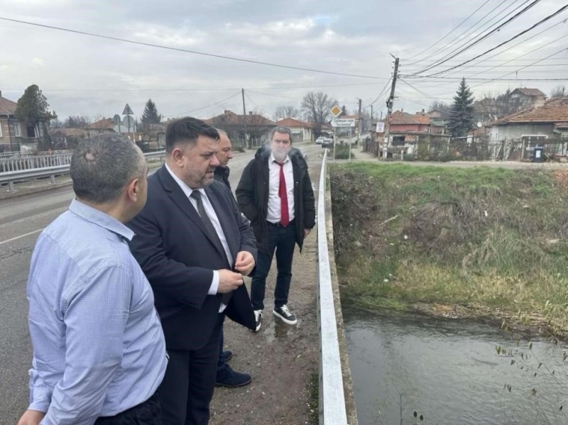 Зафиров инспектира критични участъци по поречието на реките Струма и Конска! Нареди спешно почистване на водосбора при Батановци