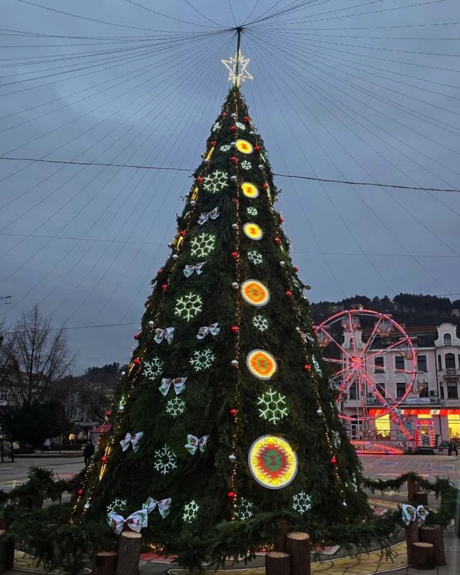 Остават броени часове до тържественото запалване на коледните светлини в Кюстендил