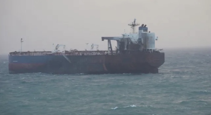 Екипажът на Кайрос не иска да бъде евакуиран, а корабът да бъде провлачен в безопасна зона