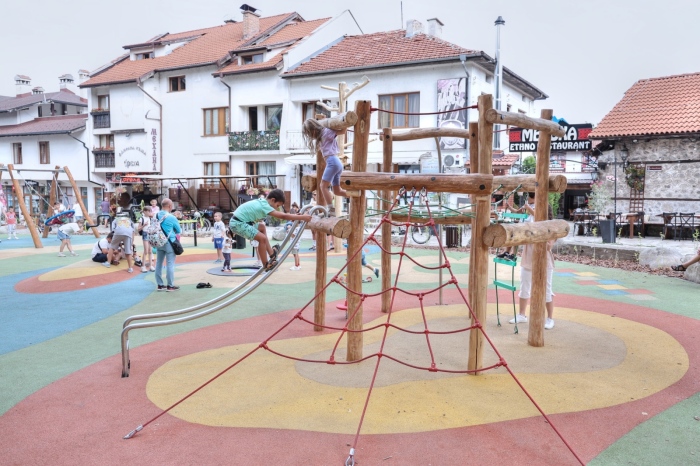 Малчуганите на Банско се радват на модерни и безопасни детски и спортни съоръжения