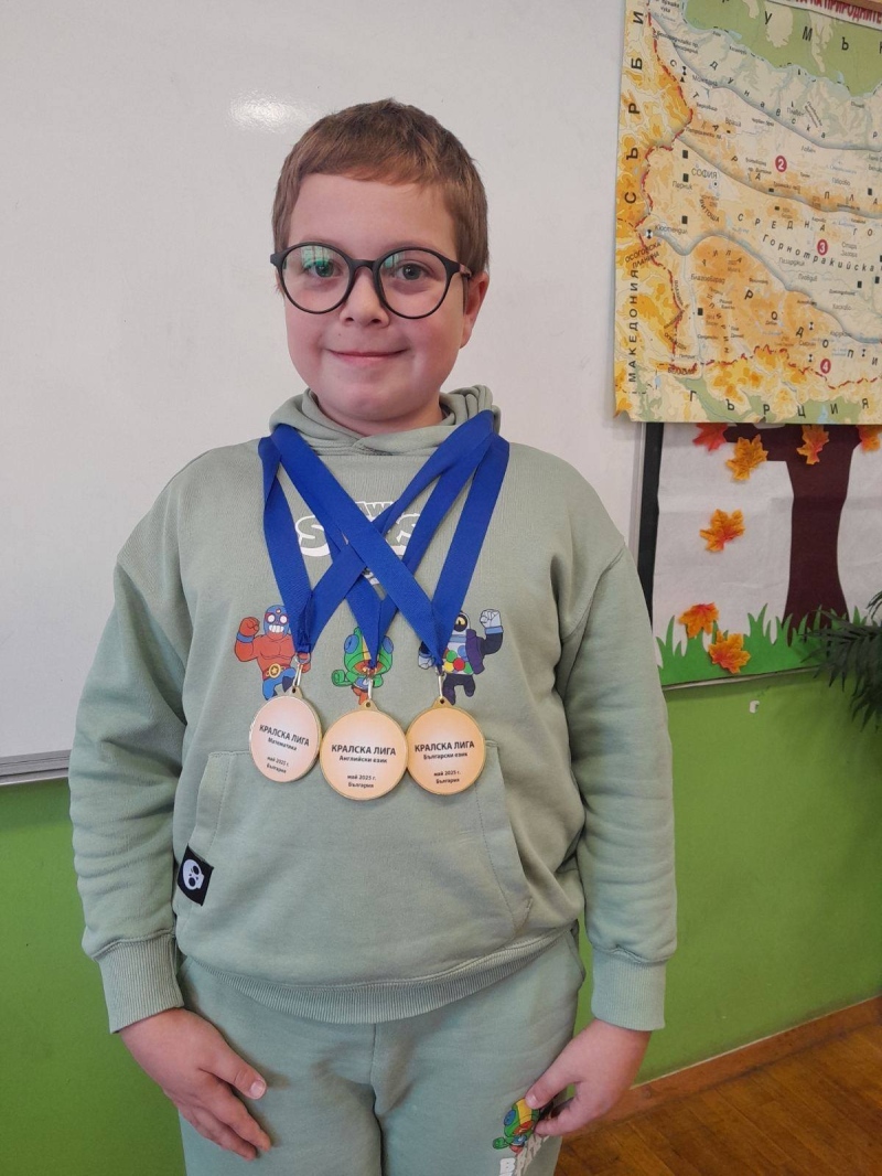 Двама ученици от ОУ „Неофит Рилски“ в Дупница с 6 медала от олимпиада „Кингс“