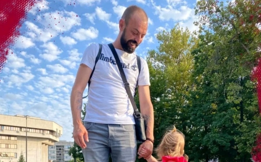 С молитва за чудо по Коледа! Сапарева баня помага с благотворителен концерт за лечението на млад баща с тежка диагноза