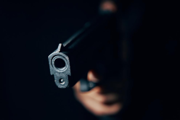 Пернишка действителност: Задържаха пиян 70-годишен мъж, стрелял безразборно с пистолет пред магазин