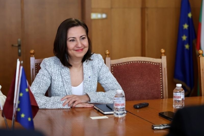 Илиана Иванова предупреди, че може да загубим средства по ПВУ