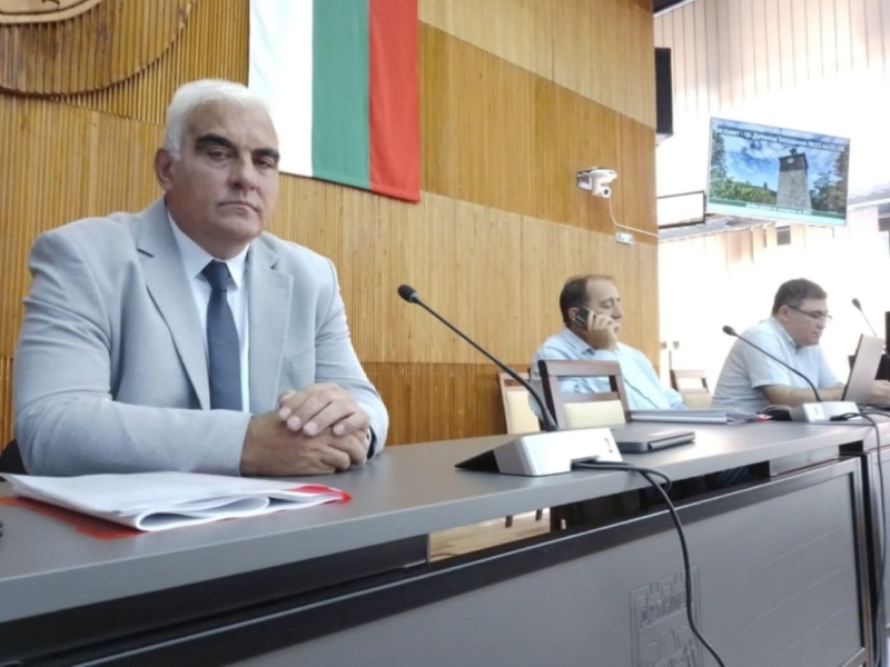 Административният съд „поряза” ОбС- Дупница за новата наредба и работното време на питейните заведения в града