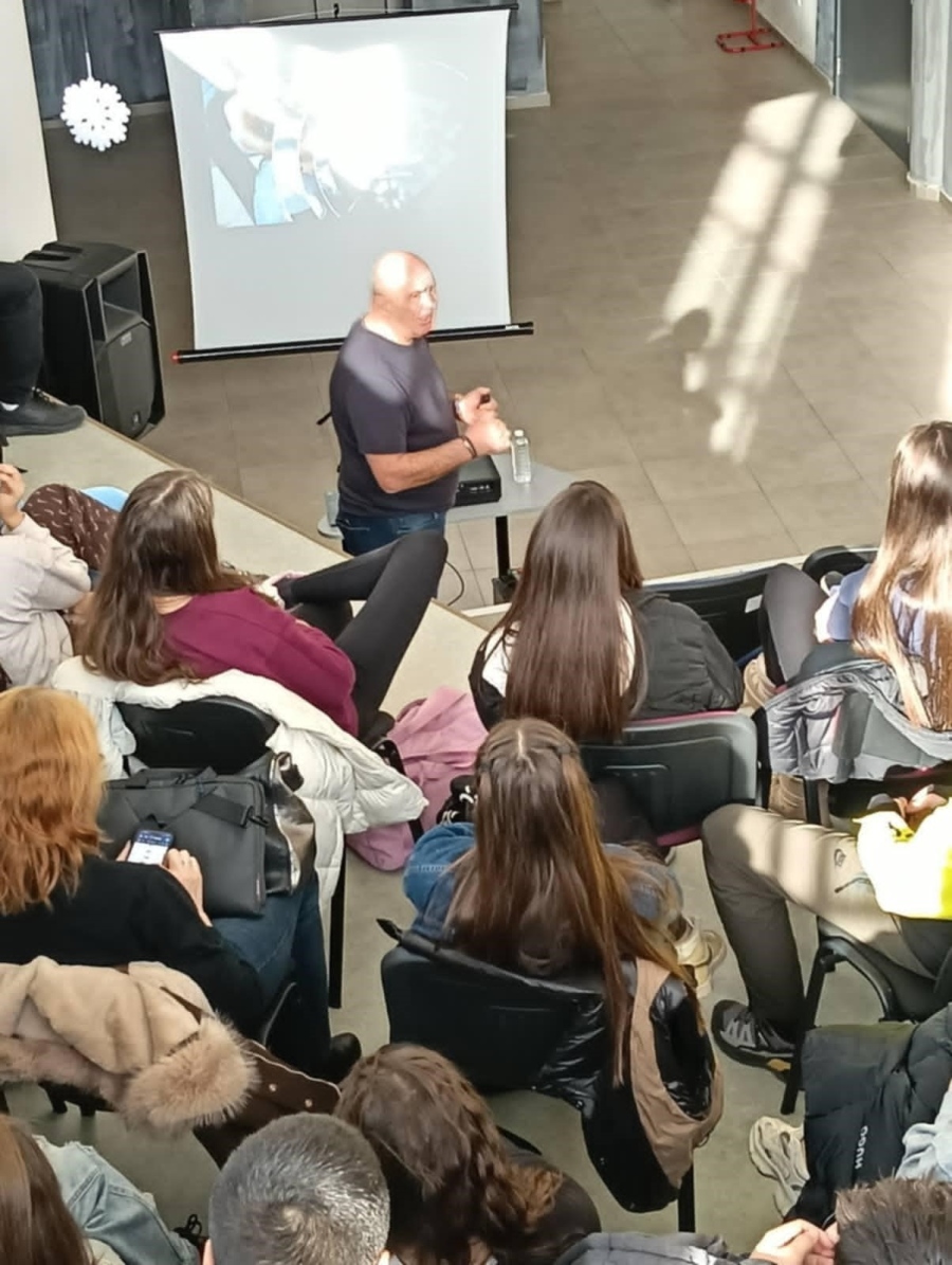 За „зарибяването”, рисковете и вредите от употребата на наркотици говориха полицаи и ученици в Перник