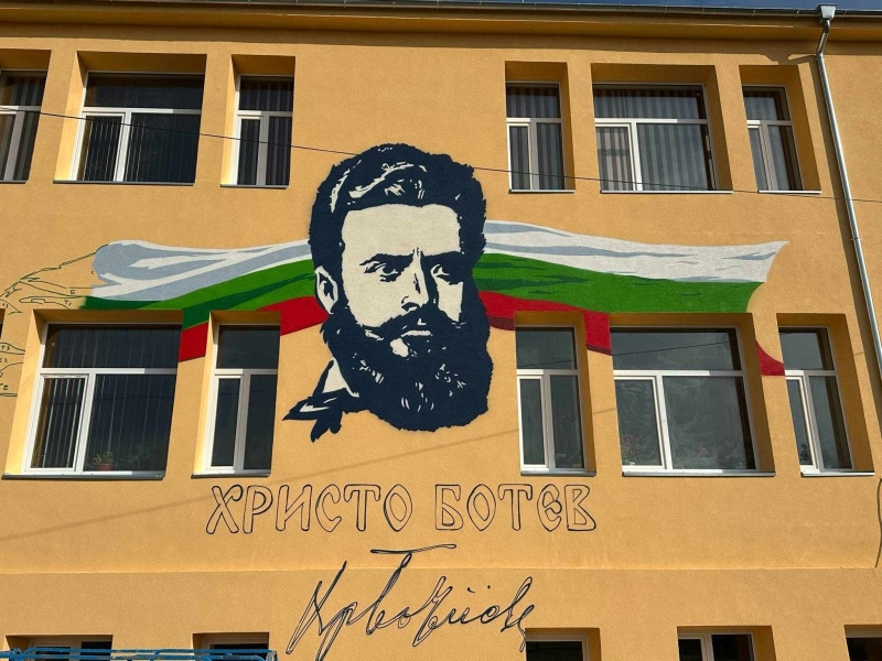 Благотворителен коледен базар в Гимназията в Бобов дол, помагат на сираците