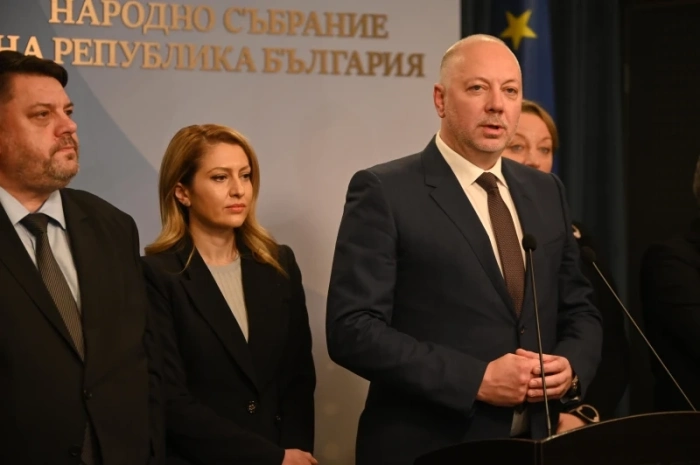 Желязков депозира оставката на Министерския съвет