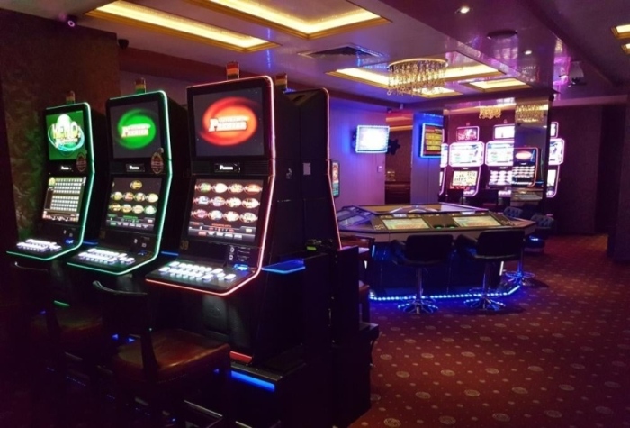 Бесен комарджия изпотроши игрален автомат в Петрич