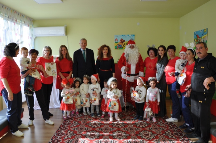  Малки артисти с големи усмивки: Коледа в детска ясла „Радост“, гр. Разлог