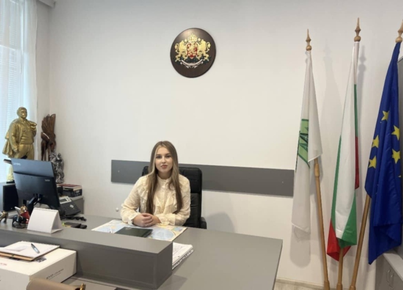 10-класничката Анелия Странджева стана кмет на Сатовча за един ден