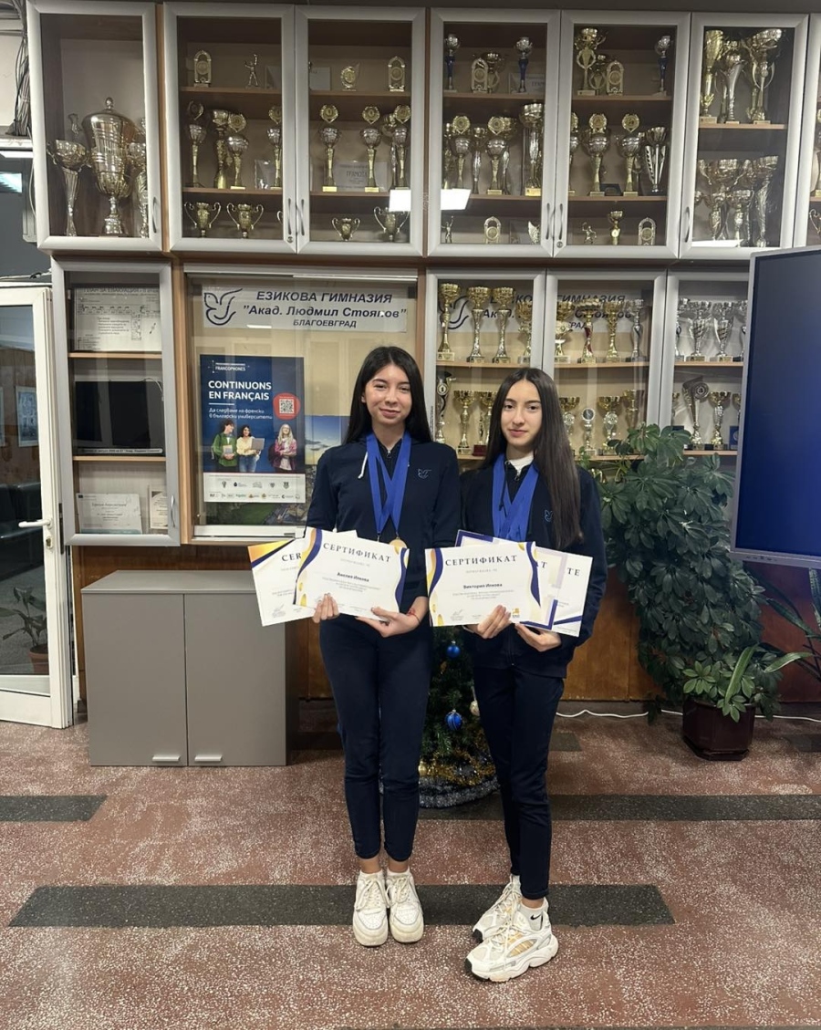 Анелия и Виктория от Благоевград донесоха медали от „Кингс”