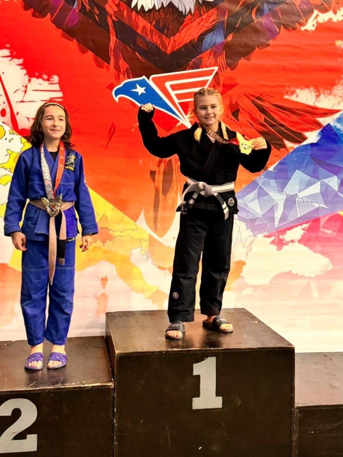 Третокласничка от Гоце Делчев завоюва злато и сребро на турнир по бразилско джиу джицу