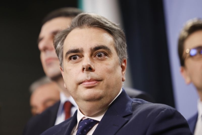 Асен Василев пак избухна: Борисов и Пеевски ги охраняват снайперисти, барети. Жандармерия отцепва кварталите им