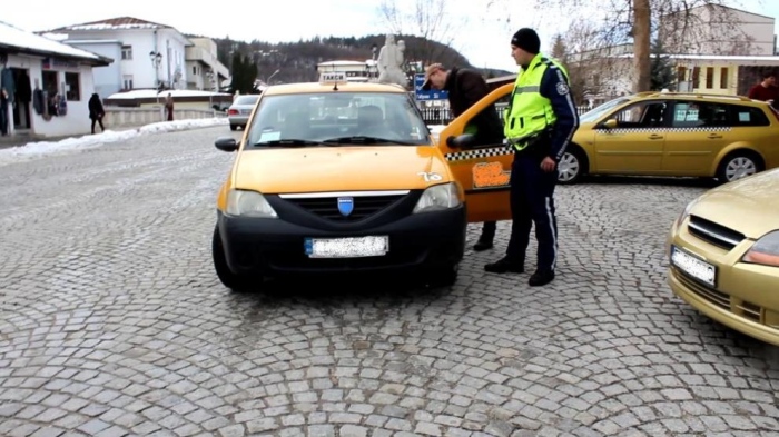 Откриха канабис у 34-годишен пътник на такси в Кюстендил, претаришиха и дома му
