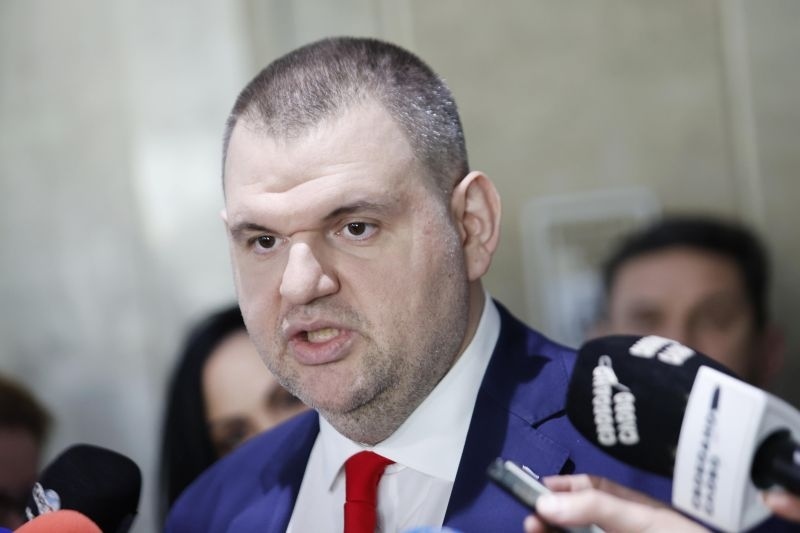 ДПС: 4 души от НСО охраняват Пеевски. Заплатите им са по 3 - 4 000 лева