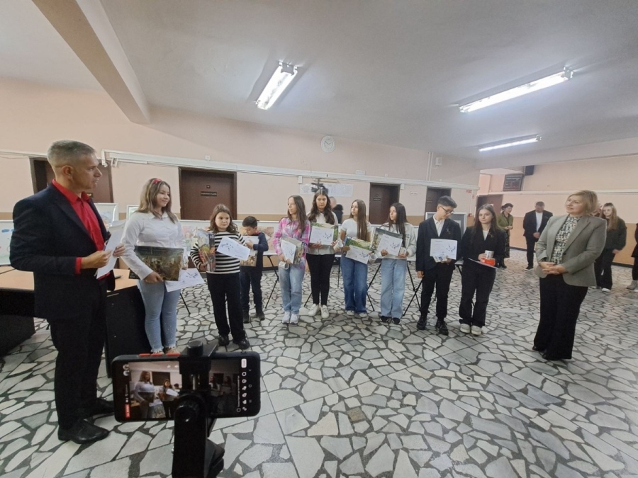 Даряват средствата от ученическия съдебен конкурс „В страната на Справедливостта“ за децата с аутизъм в Дупница