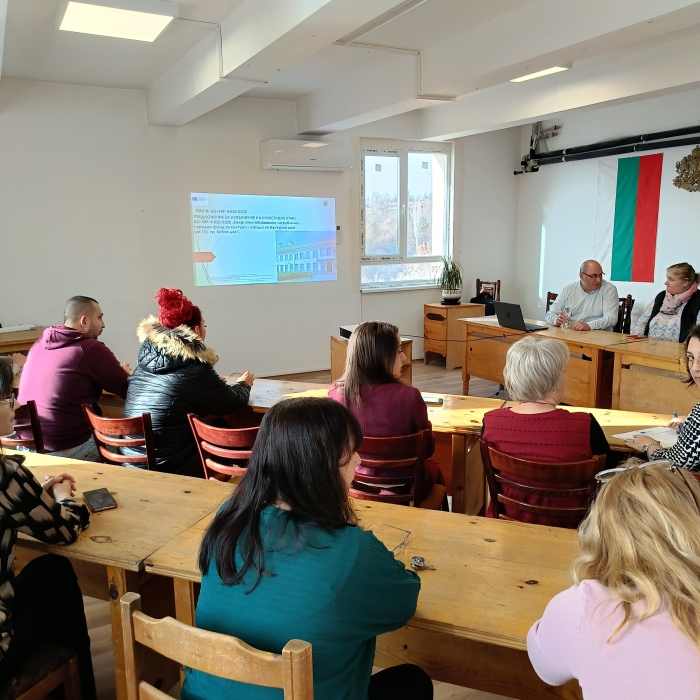 Напредва ремонтът на НЧ „Просвета 1903“ в Бобов дол, обновяването на Културния дом също ще приключи в срок