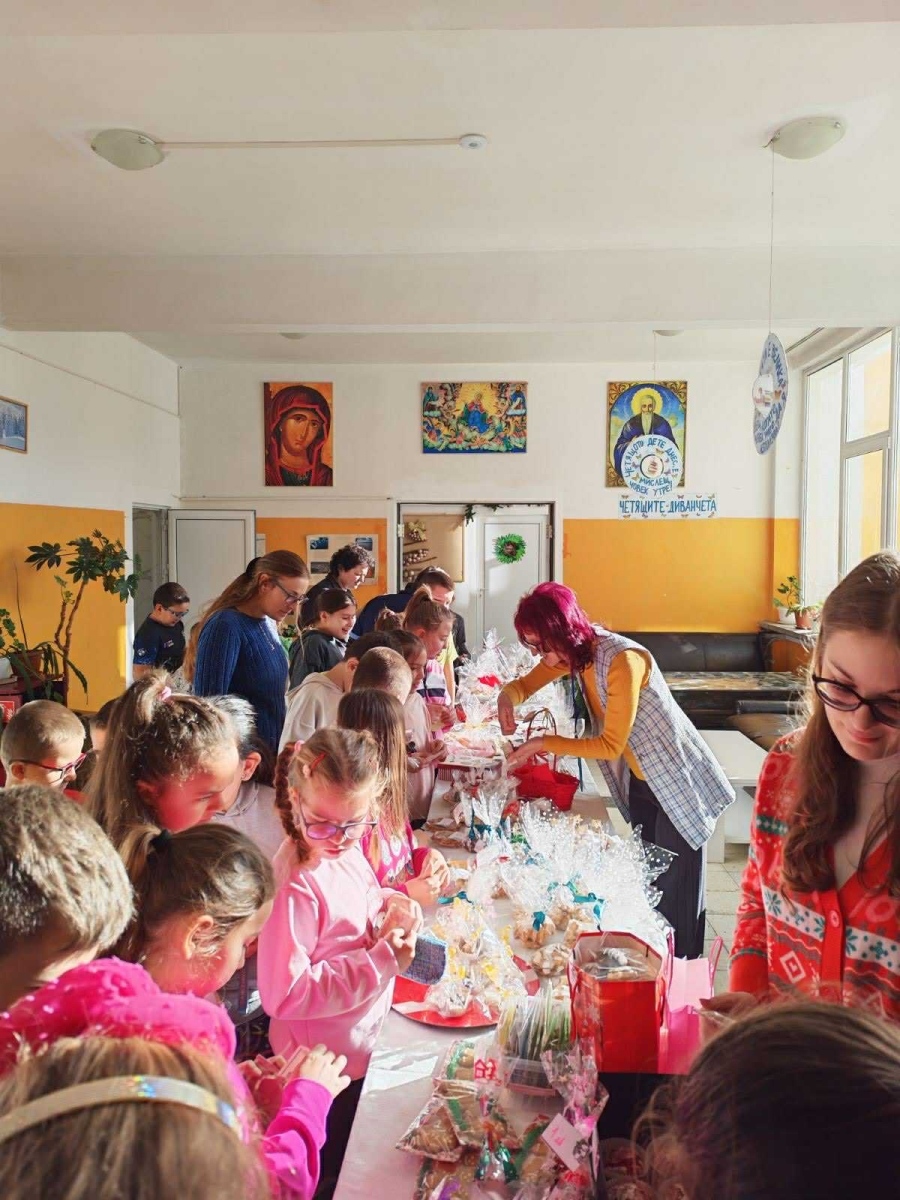 С базар СУ „Отец Паисий“ подкрепя реставрацията на Часовниковата кула в Самоков и дете в нужда