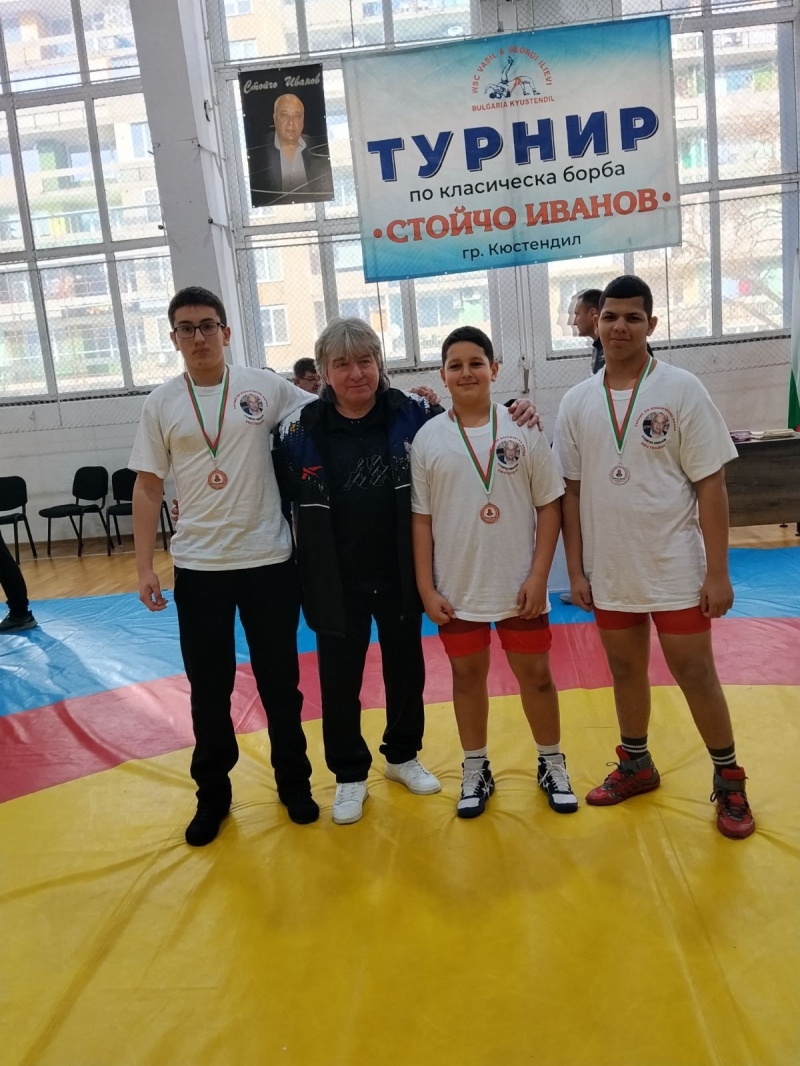 Млади борци от „Дупница“ с медали от турнира „Стойчо Иванов“ в Кюстендил
