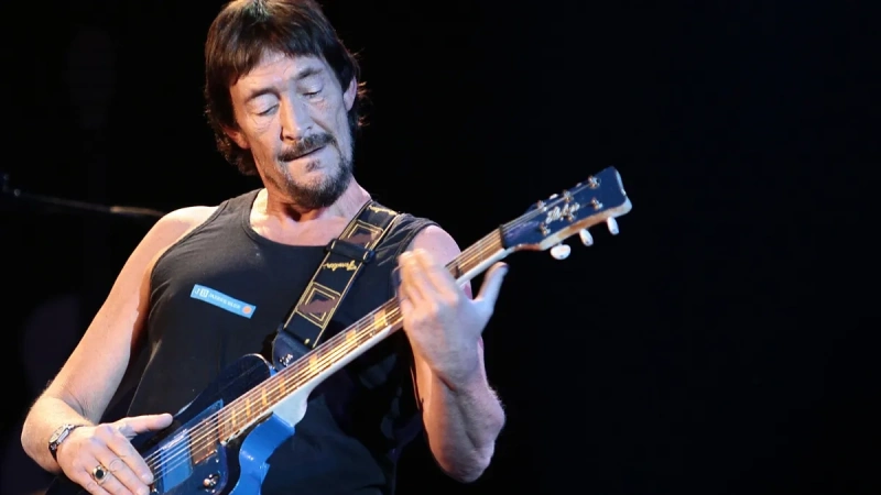 Почина музикалната легенда Крис Риа