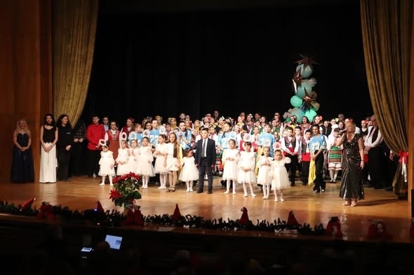 Самодейци подариха истинска празнична емоция на публиката в Банско, обраха хиляди аплодисменти за концерта „Дар от сърце”