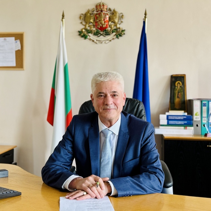 Поздрав от инж. Методи Чимев - Областен управител на Кюстендил по повод Коледните празници и посрещане на Новата 2026-та Година