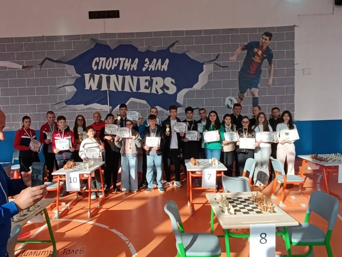 Кирил Заимов и Атидже Младенова са шампиони в шахматния маратон на НПГ – Гоце Делчев